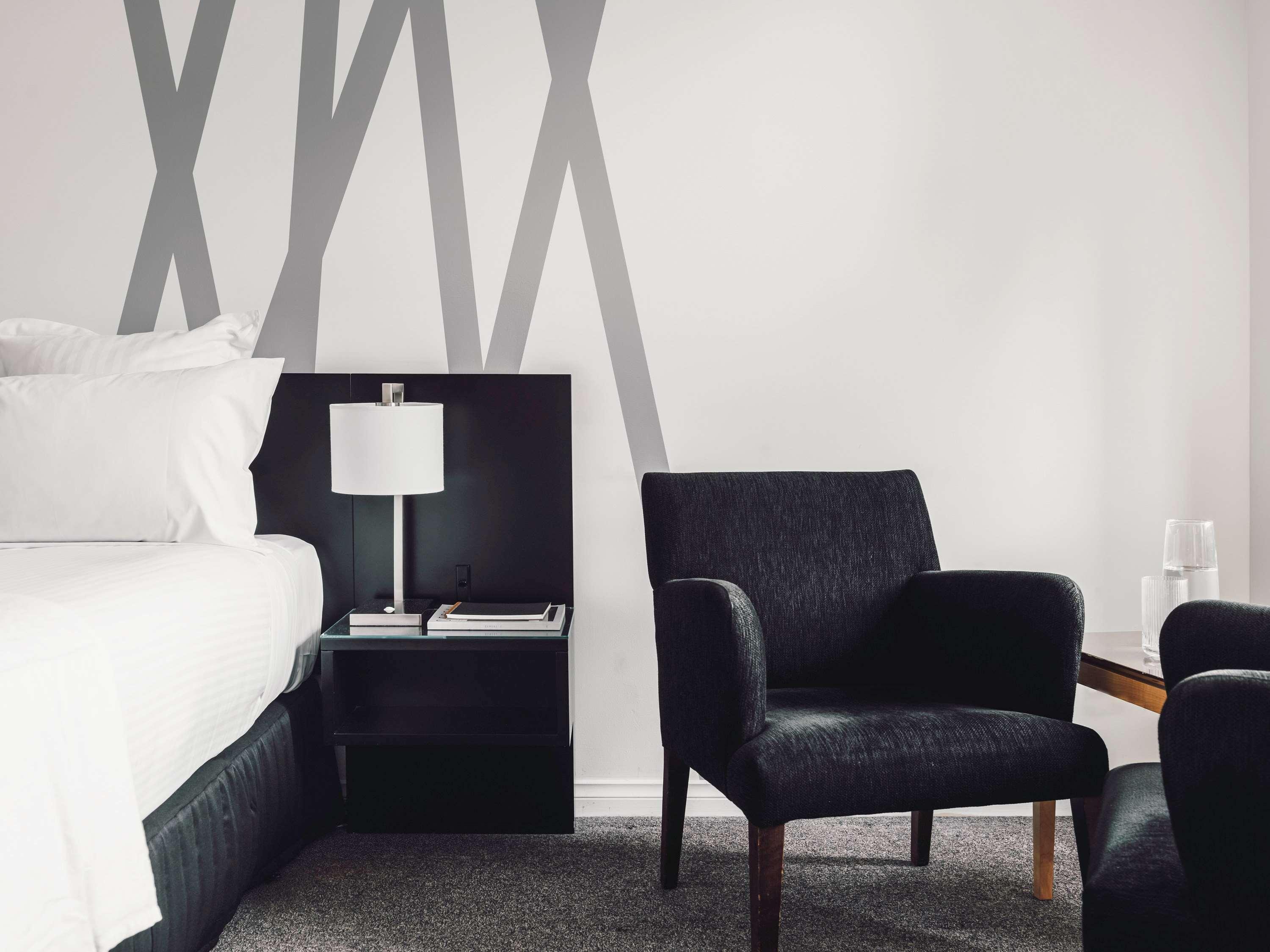 Quay West Suites Melbourne City Exterior foto A room at the hotel