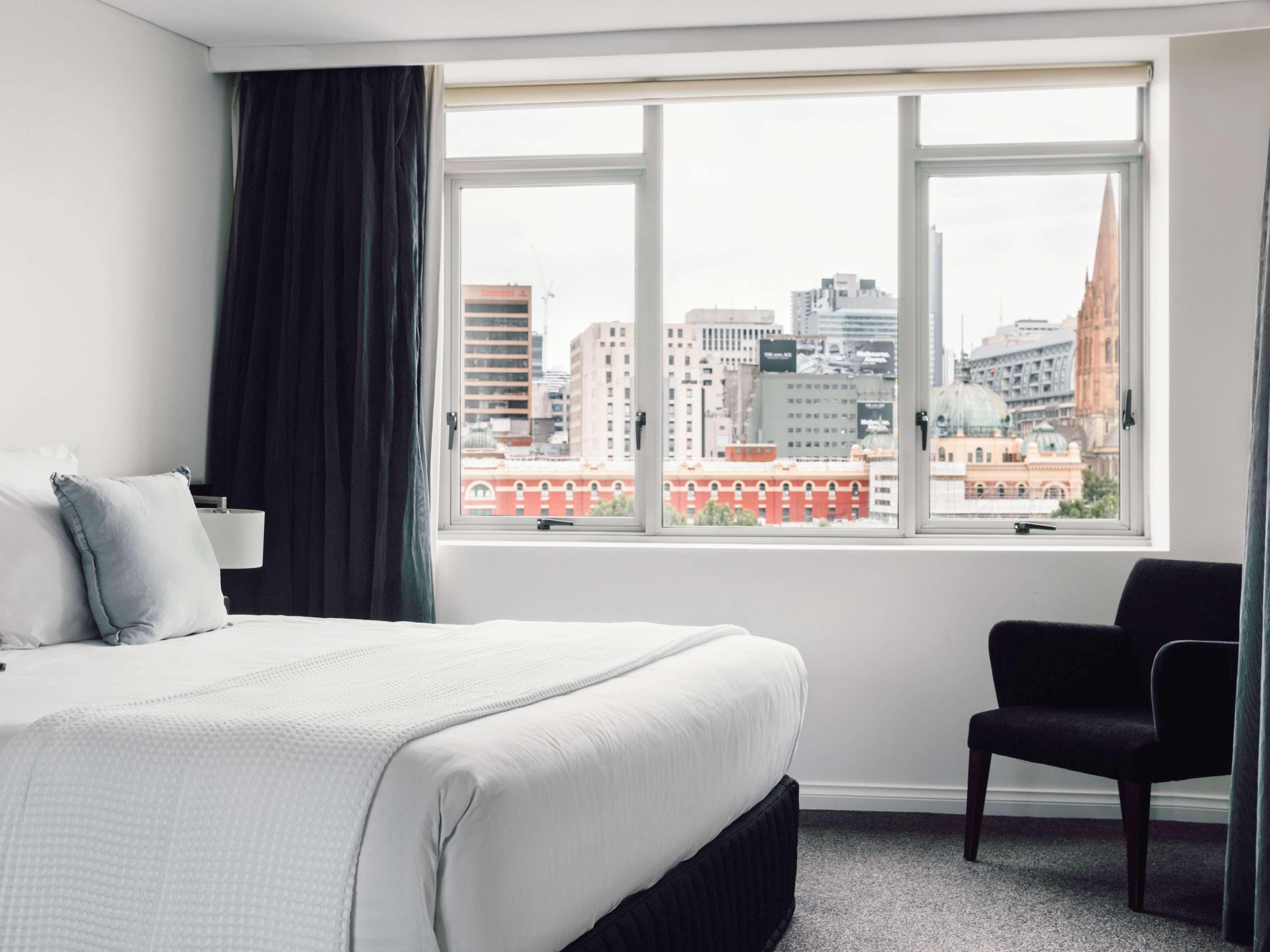 Quay West Suites Melbourne City Exterior foto A room at the hotel