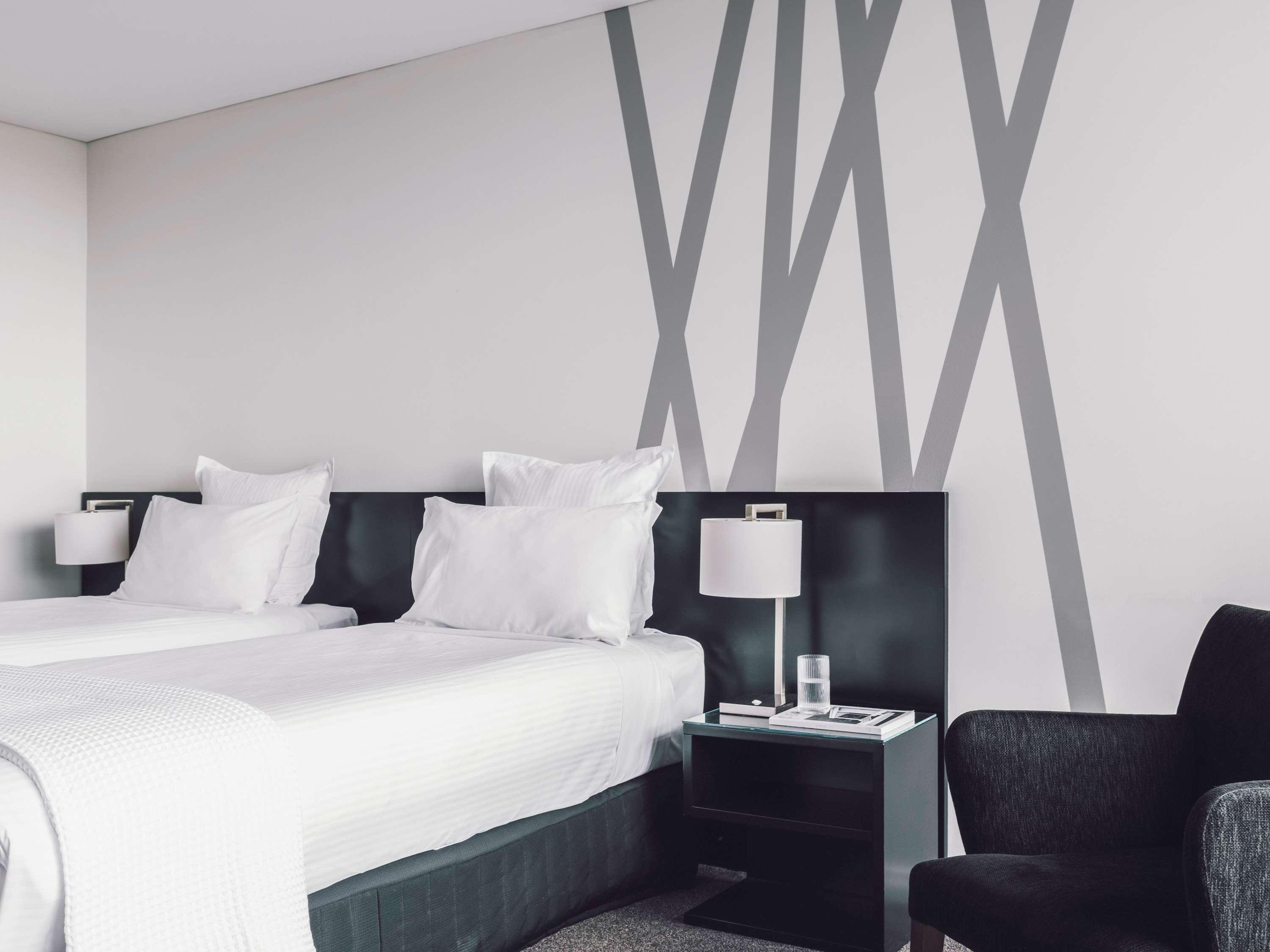 Quay West Suites Melbourne City Exterior foto A wall sticker