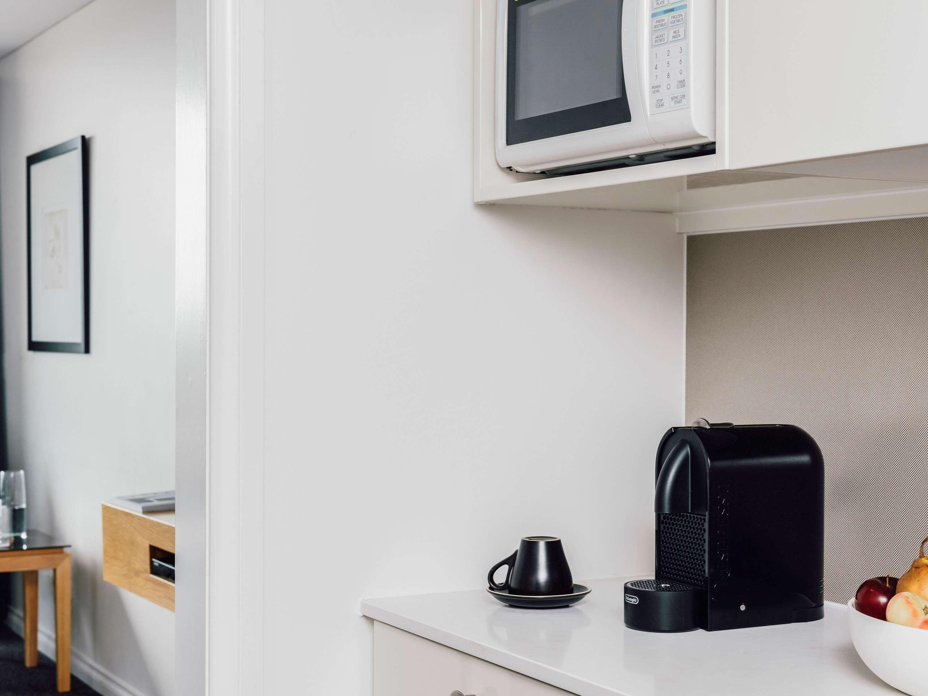 Quay West Suites Melbourne City Exterior foto A Nespresso coffee machine in a hotel