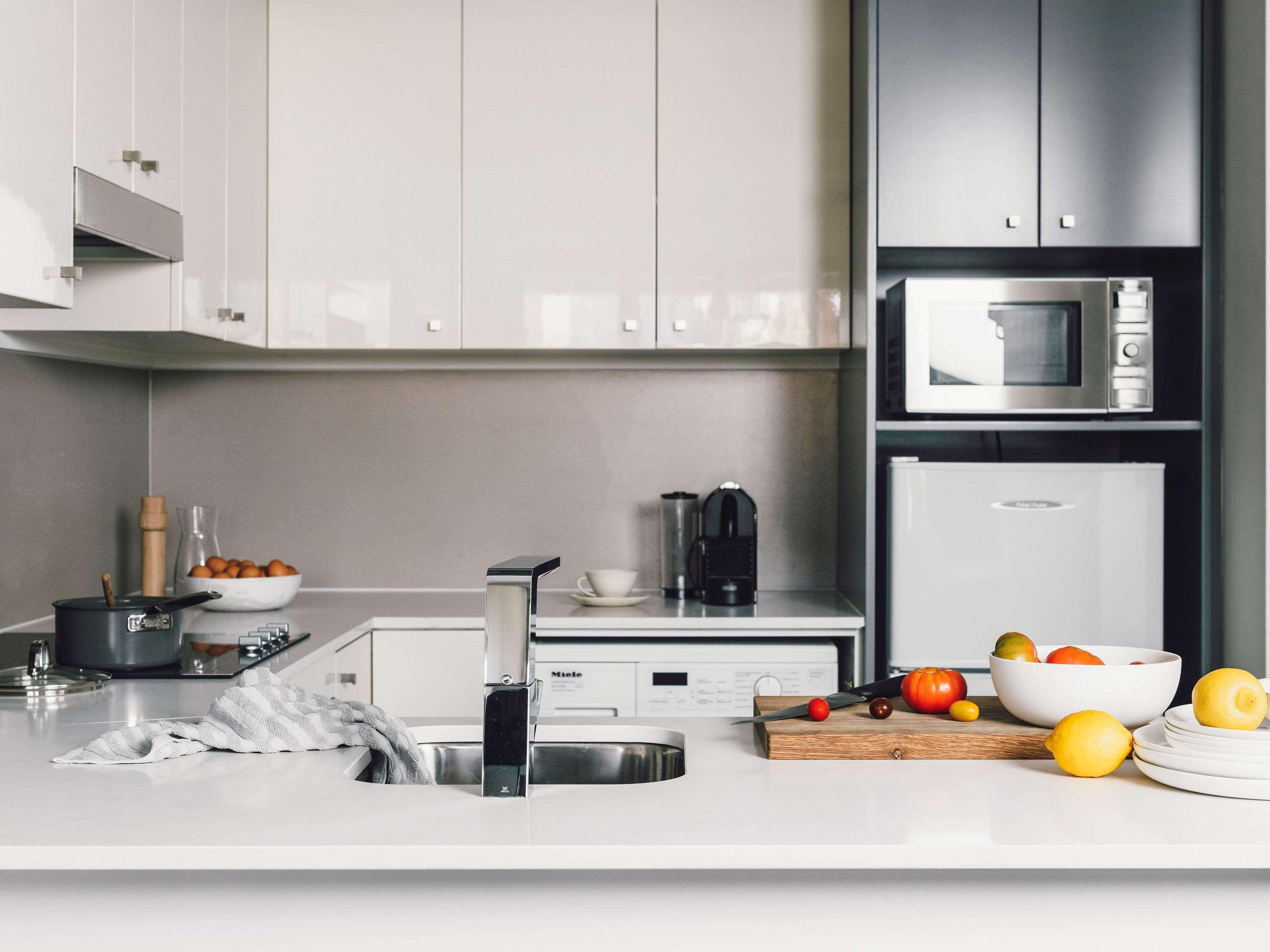 Quay West Suites Melbourne City Exterior foto A typical home kitchen