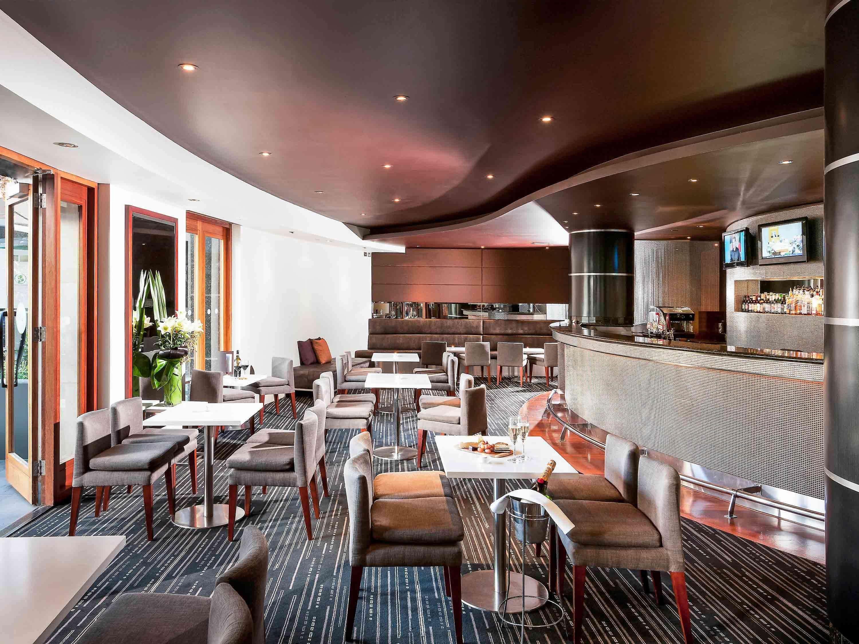 Quay West Suites Melbourne City Exterior foto The lounge at Perth International Airport
