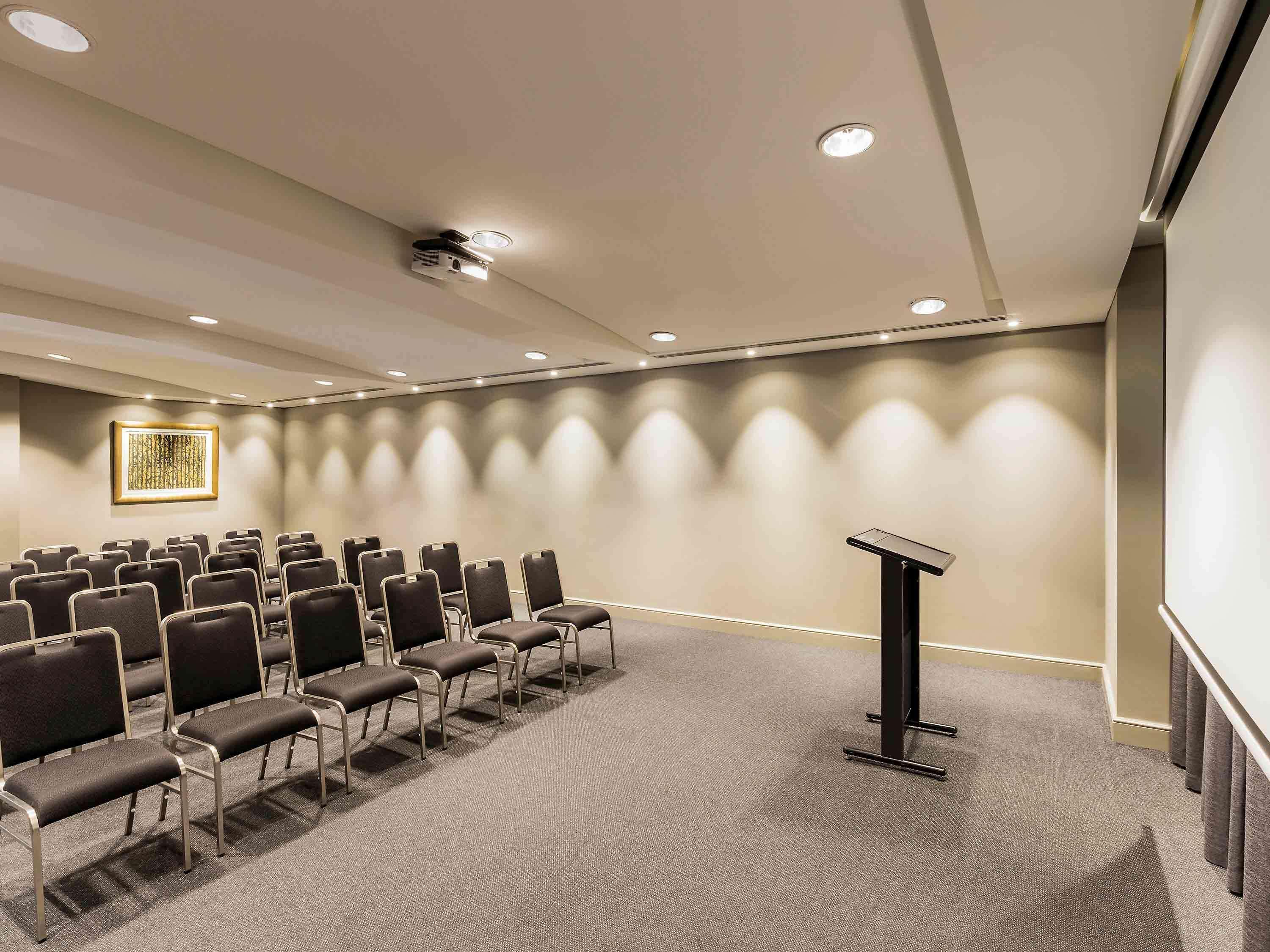 Quay West Suites Melbourne City Exterior foto Meeting room