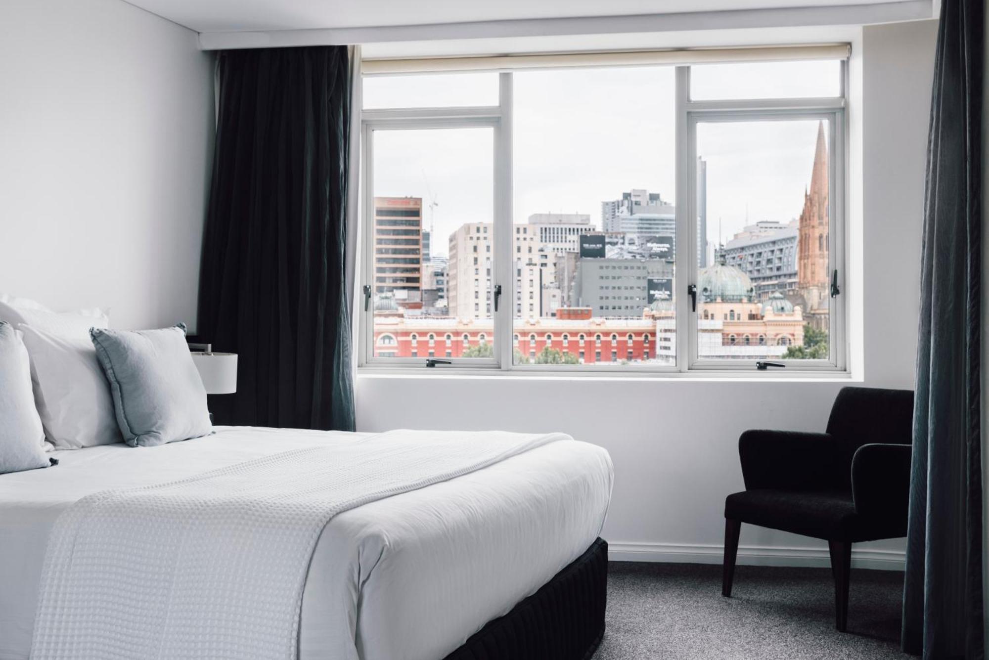 Quay West Suites Melbourne City Exterior foto A room at the hotel