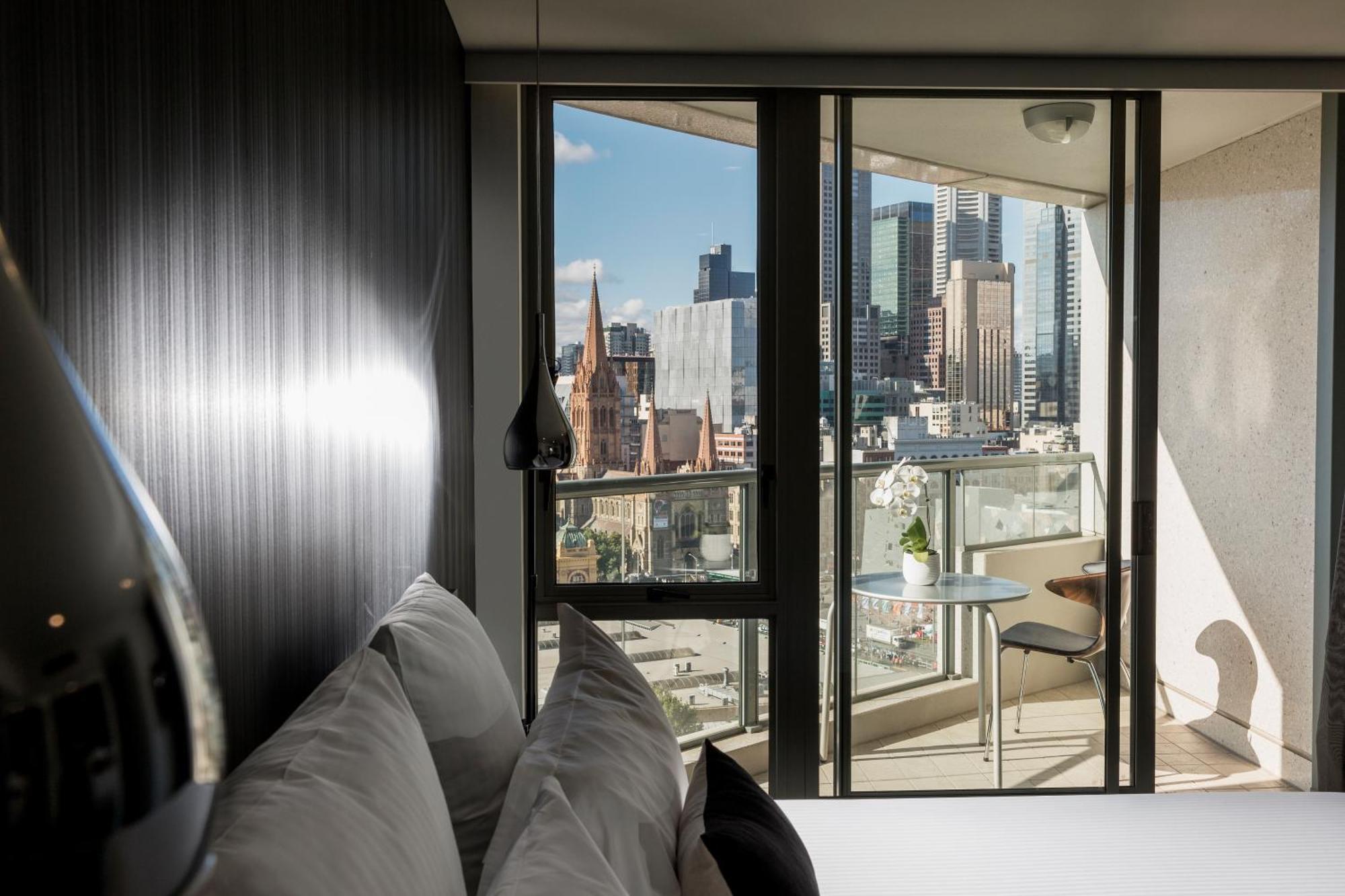 Quay West Suites Melbourne City Exterior foto The view from a bedroom at the hotel