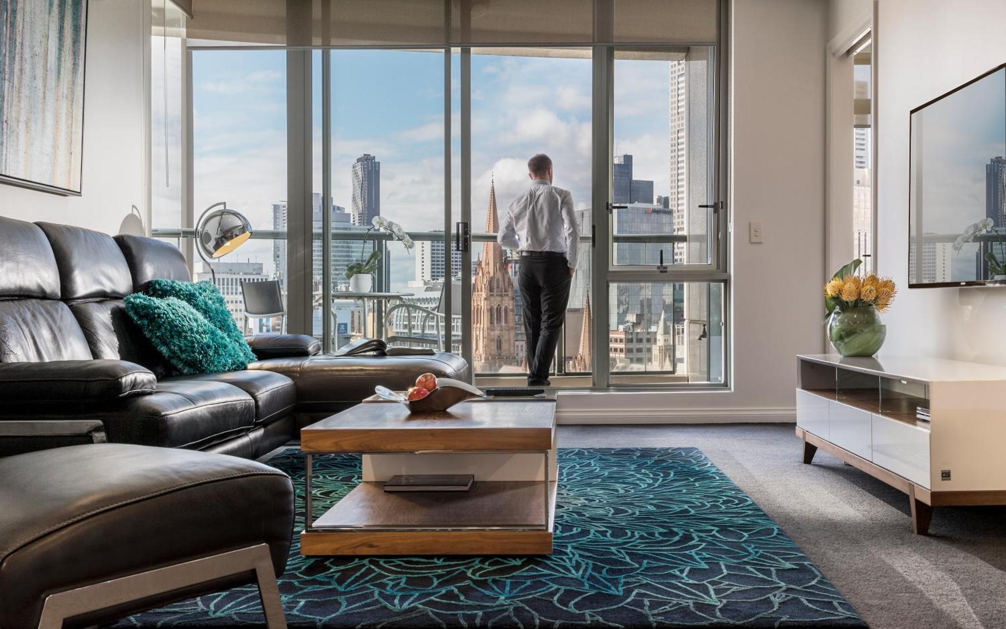 Quay West Suites Melbourne City Exterior foto A living room in a typical apartment